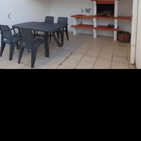 Casinha Res Do Chao Na Com Quintal E Barbecue Tatil Evi