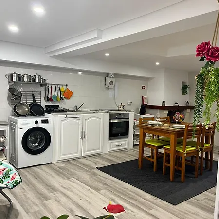 Casinha Res Do Chao Na Com Quintal E Barbecue Vakantiehuis