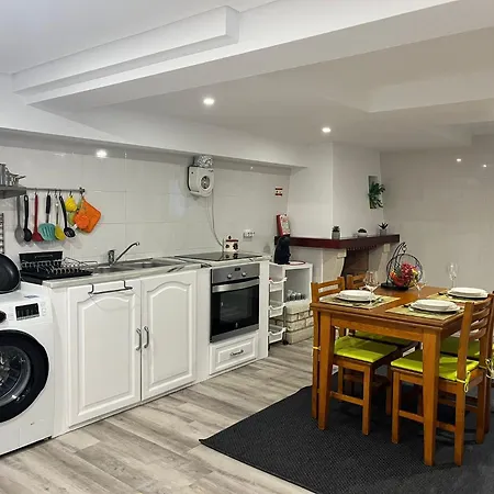 Casinha Res Do Chao Na Com Quintal E Barbecue Nazaré