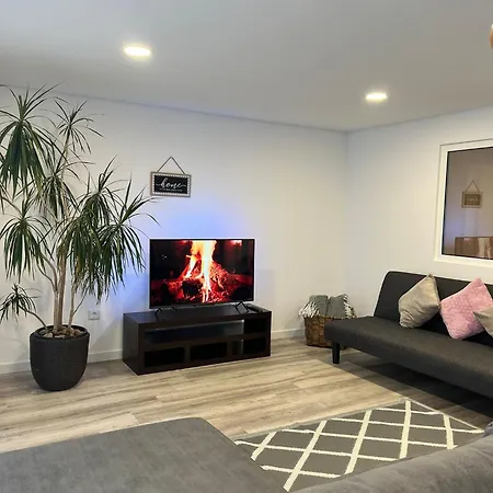 Casinha Res Do Chao Na Com Quintal E Barbecue Vakantiehuis